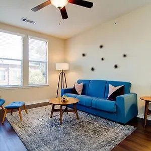  Apartment Loft Style 1.5 Bedroom Walk 2 Downtown! Sleeps 6!