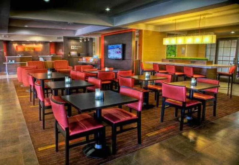 מלון Courtyard Memphis East/Bill Morris Parkway