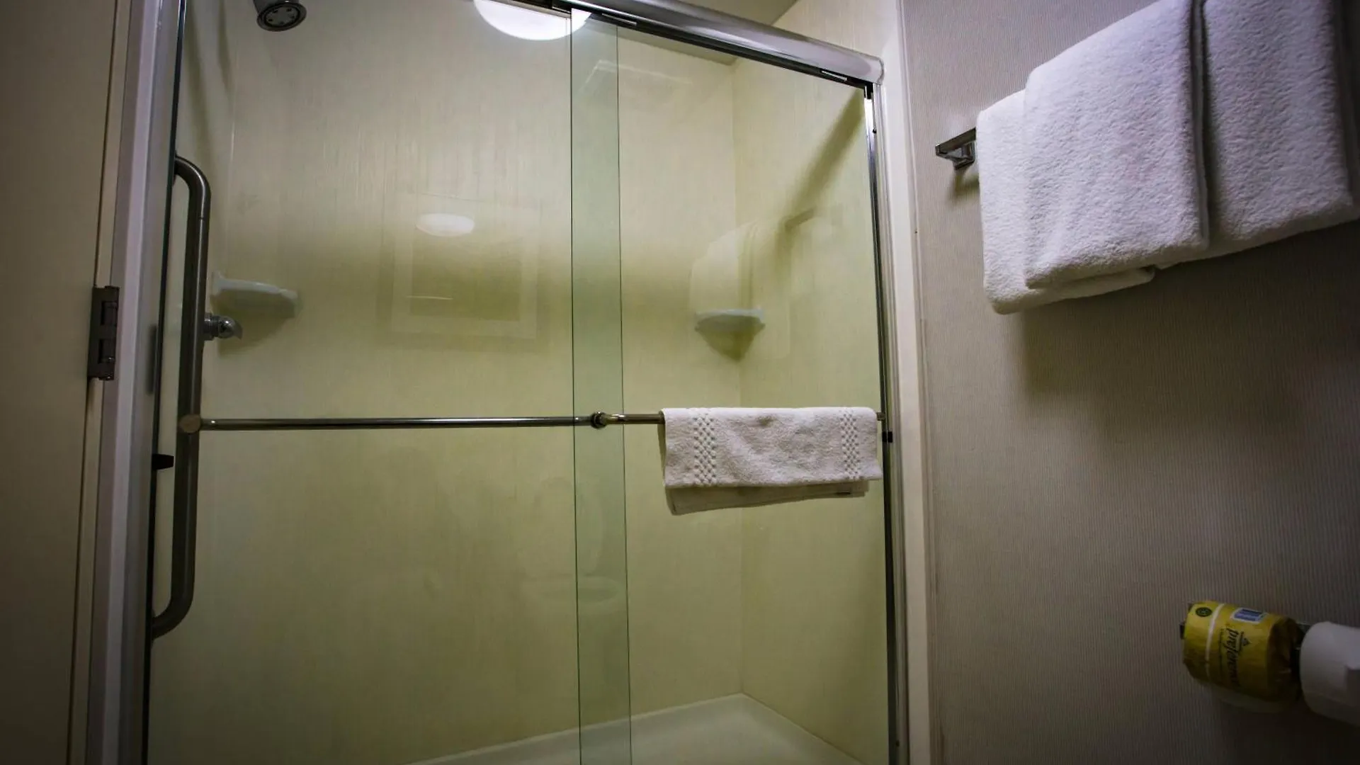 מלון Courtyard Memphis East/Bill Morris Parkway 3*,  ארצות הברית
