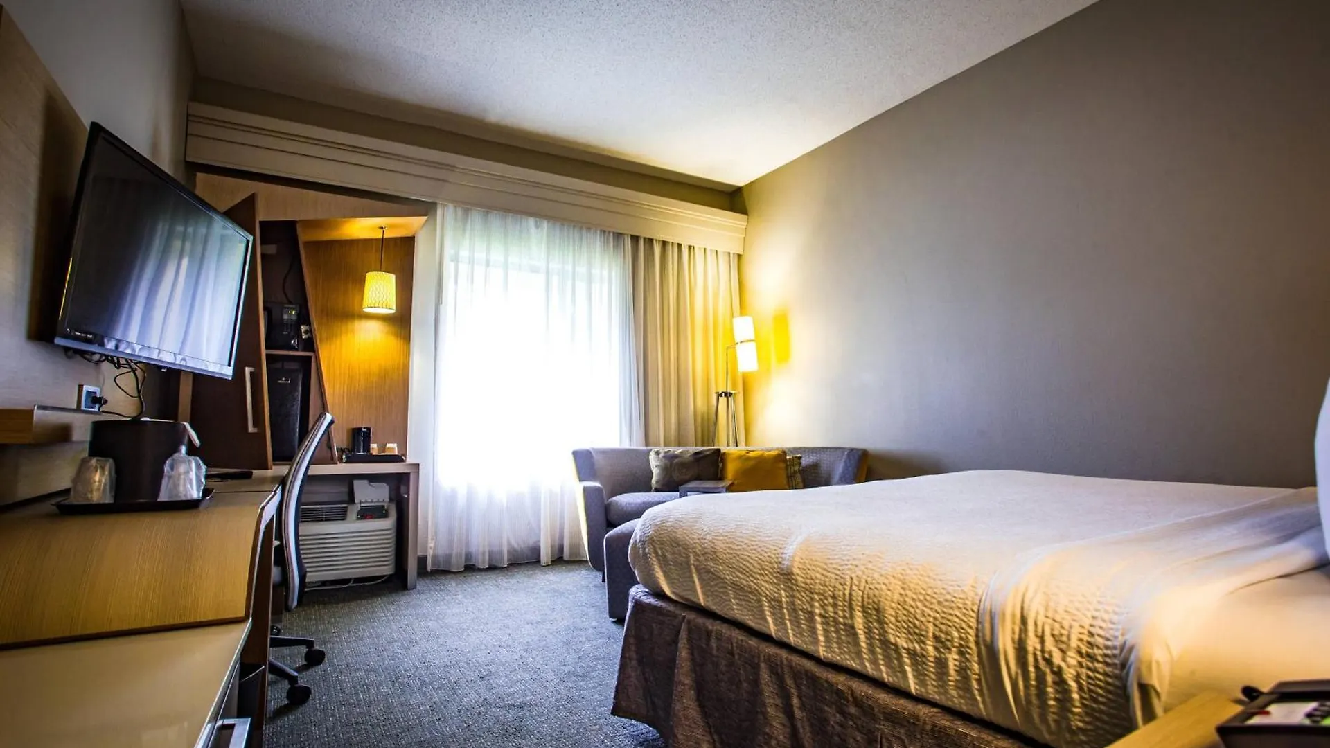מלון Courtyard Memphis East/Bill Morris Parkway