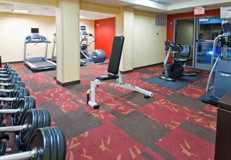 מלון Courtyard Memphis East/Bill Morris Parkway ארצות הברית