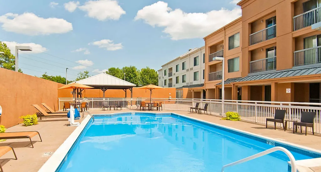 מלון Courtyard Memphis East/Bill Morris Parkway